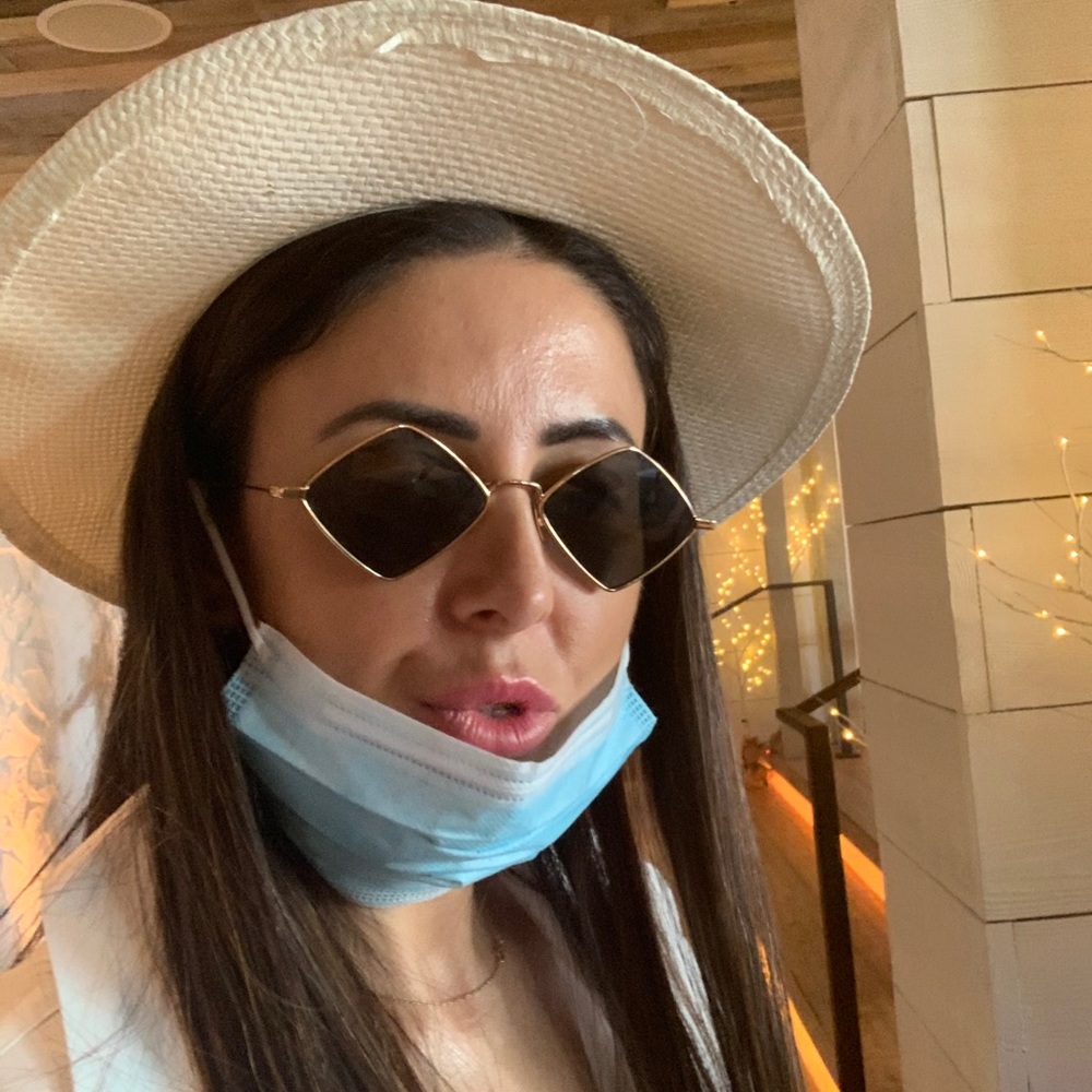 Meet your Posher, Sarit